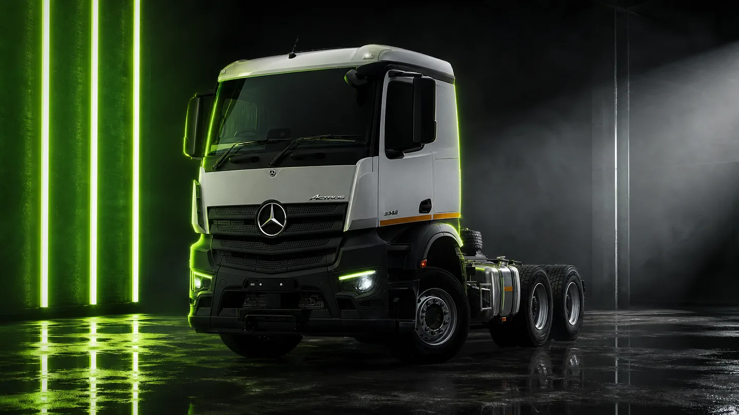 Automotive Studio Shot Of A Mercedes-Benz Actros AI Photo Prompt generated preview