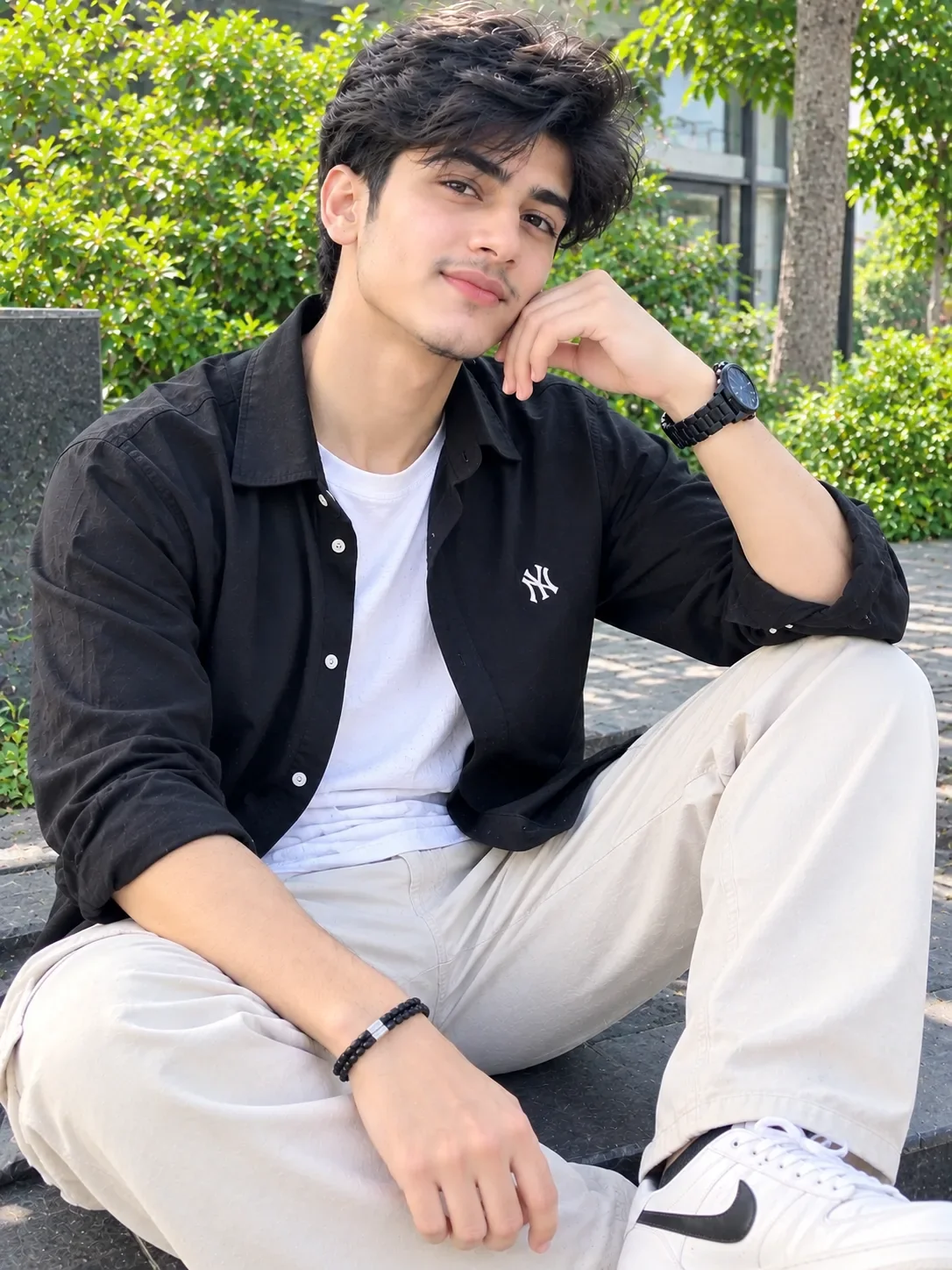 Black & Cream Street Style | New Fashion Look AI Photo Prompt preview example result