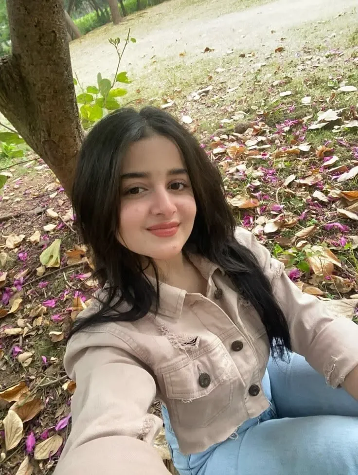 Candid Park Selfie Aesthetic AI Photo Prompt preview example result