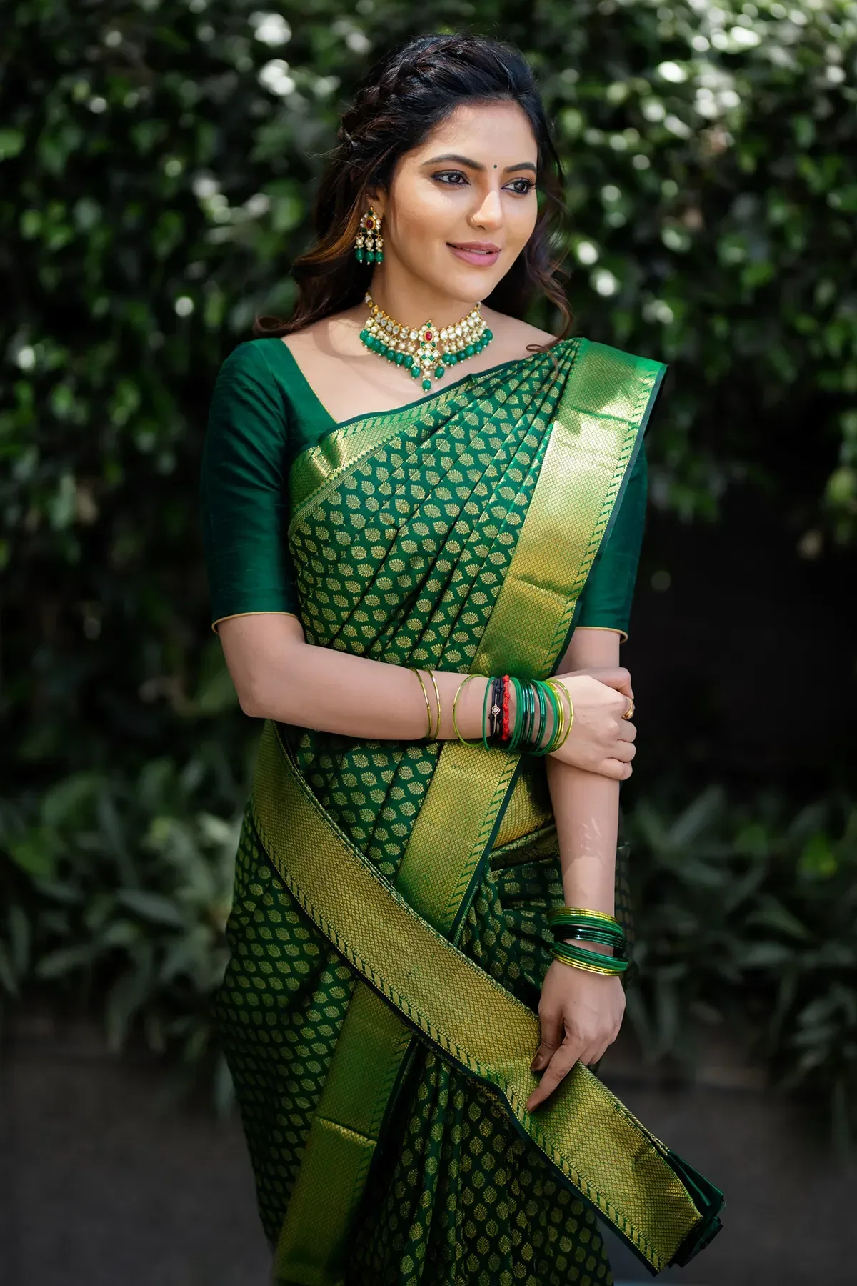 Desi Girl In Sari AI Photo Prompt preview example result