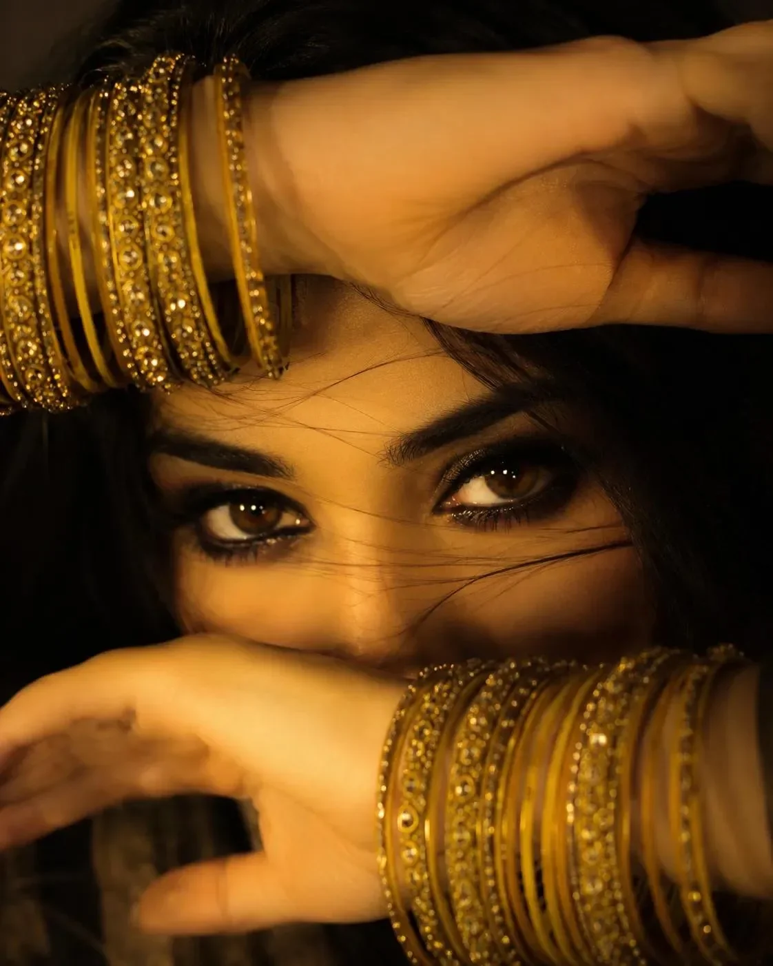 Golden Kashmiri Gaze AI Photo Prompt preview example result
