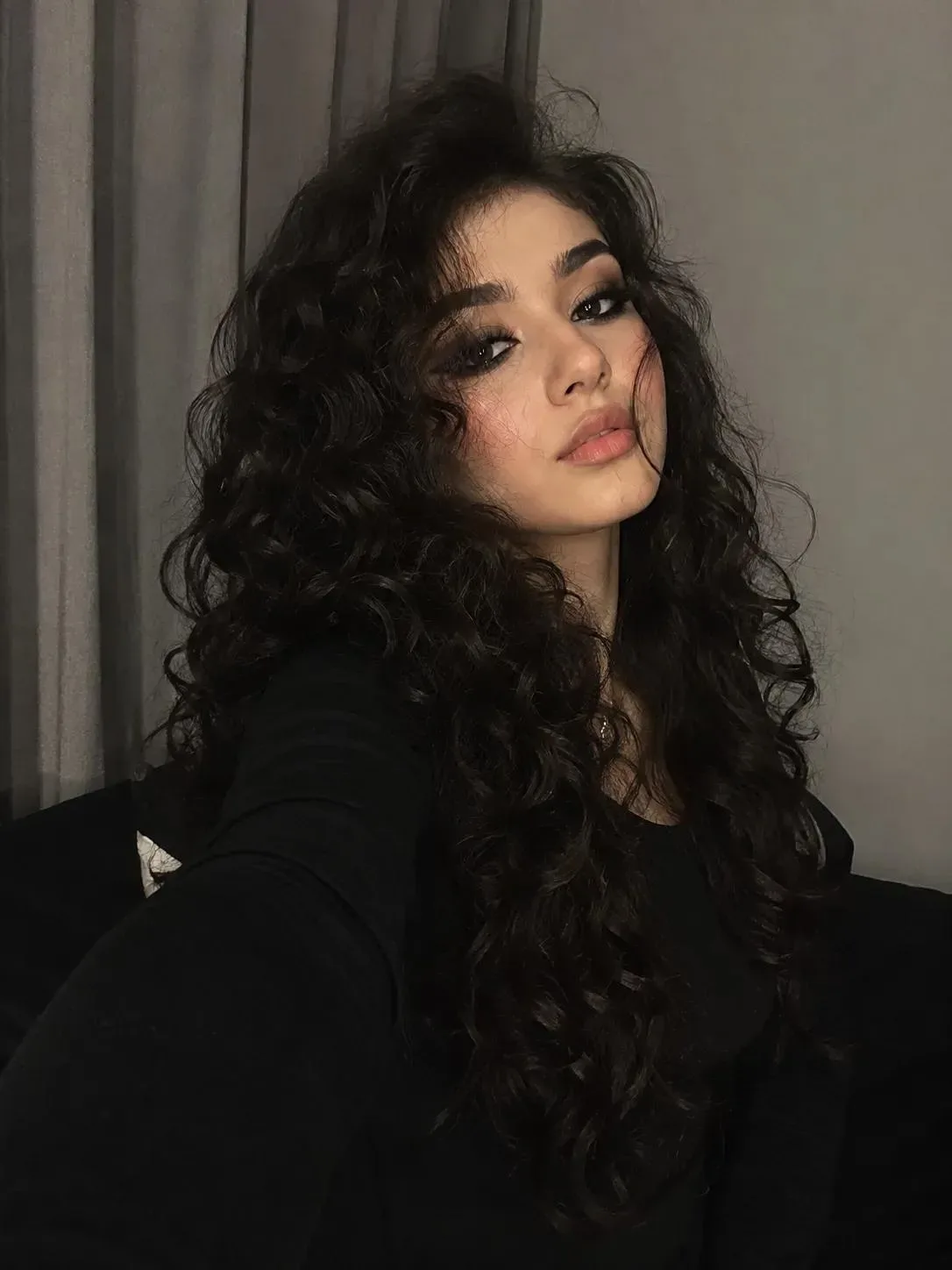 Midnight Curls Dark Selfie Aesthetic AI Photo Prompt preview example result