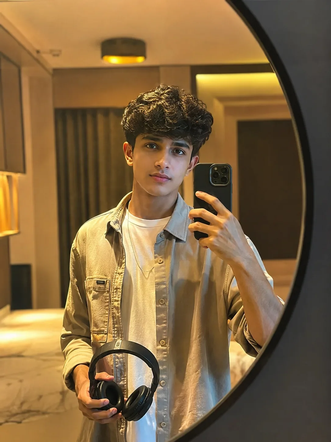 Midnight Mirror Aesthetic Vibes AI Photo Prompt preview example result