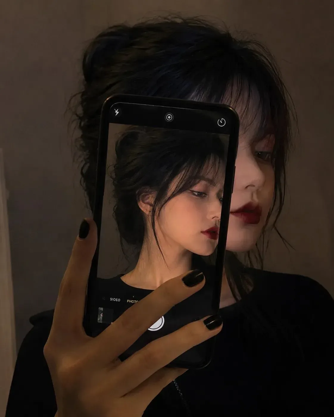 Mirror On The Screen AI Photo Prompt preview example result
