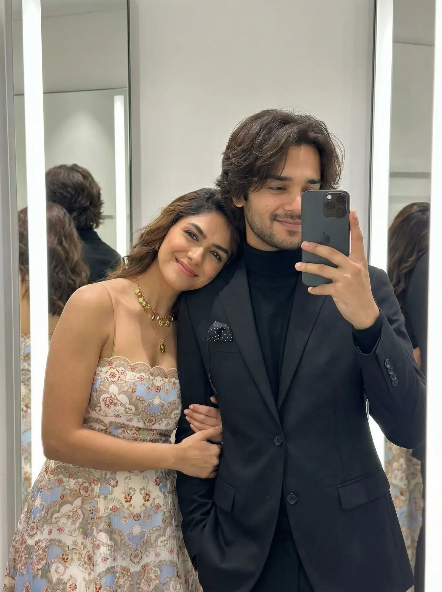 Mirror Selfie Couple AI Photo Prompt Edition 2 preview example result