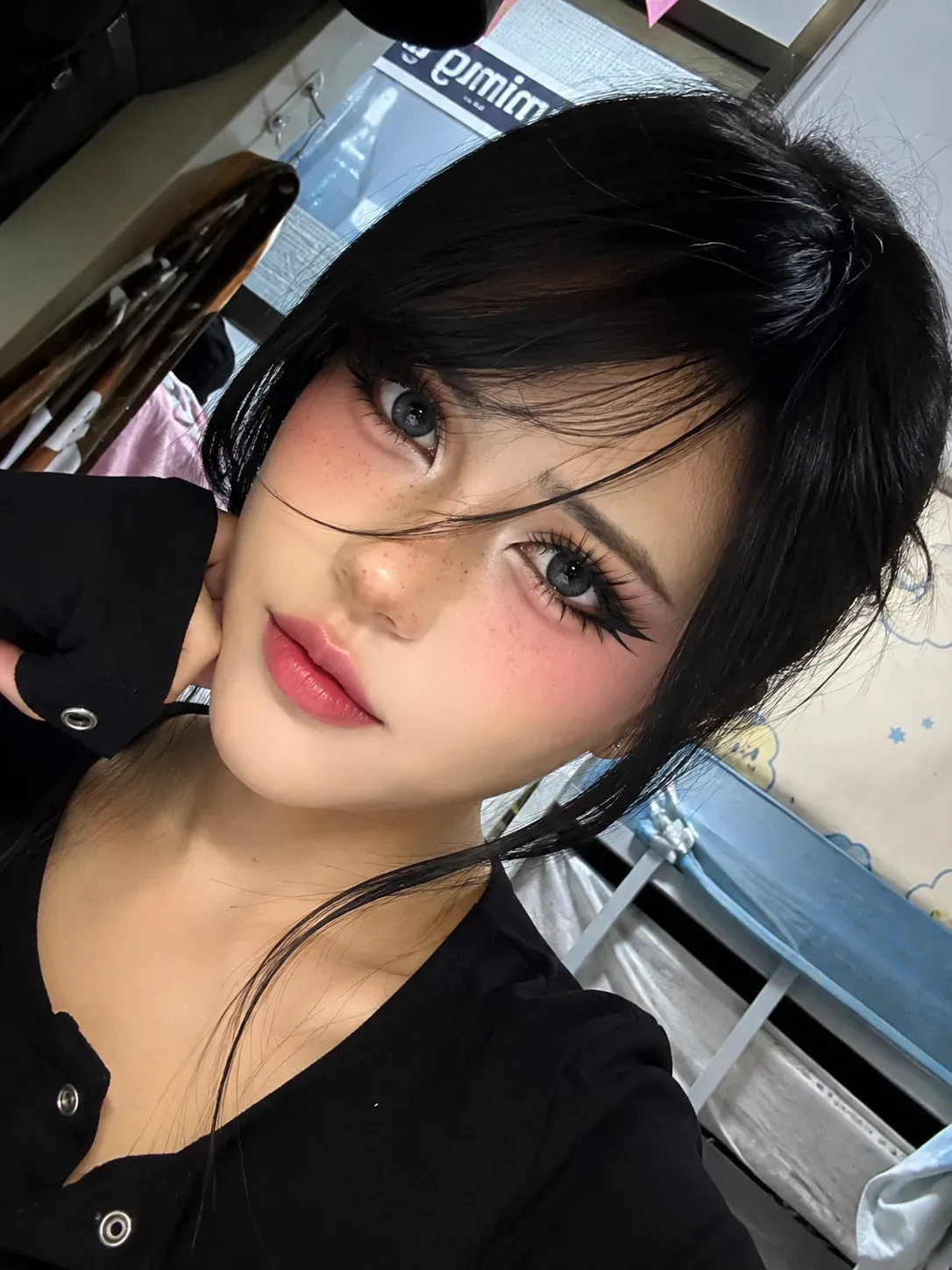 Soft Black Outfit Close-up Candid Selfie AI Photo Prompt preview example result