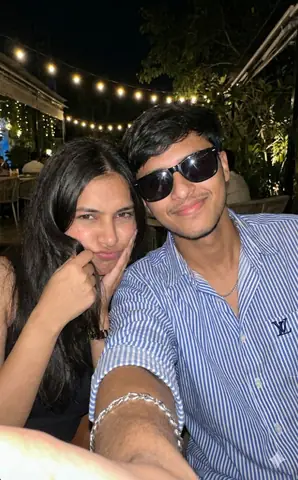couple outdoor restaurant selfie - copy paste viral AI prompt