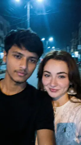 couple streetlight selfie - copy paste viral AI prompt