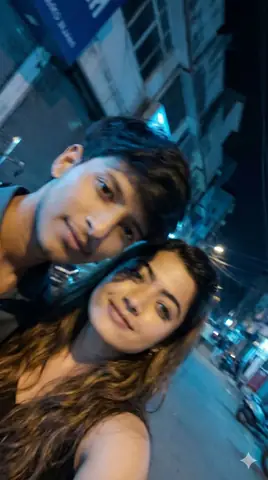 couple streetlight selfie - copy paste viral AI prompt