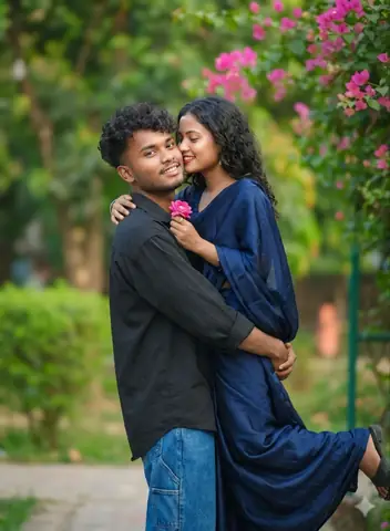 Couple Saree Lift Kiss - copy paste viral AI prompt