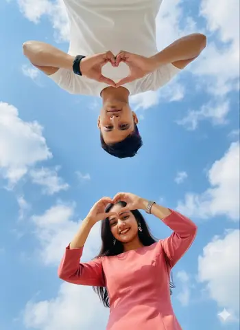 Romantic couple smiling gemini prompt - copy paste on Gemini AI