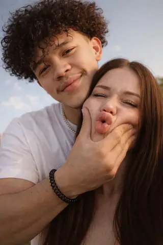 Romantic Couple Outdoor Sunny Gemini Prompt - copy paste viral AI prompt