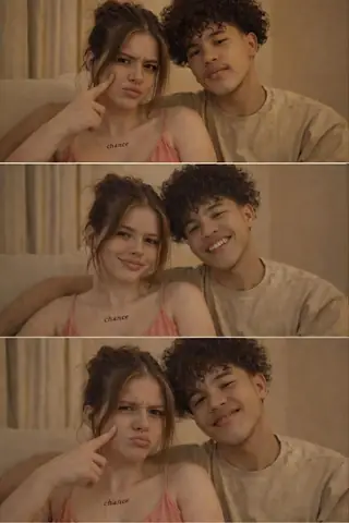 Young Couple Mirror Selfie Gemini Prompt - copy paste viral AI prompt