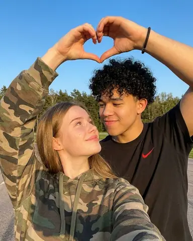 Couple Mirror Selfie Candid Smartphone Gemini Prompt - copy paste viral AI prompt