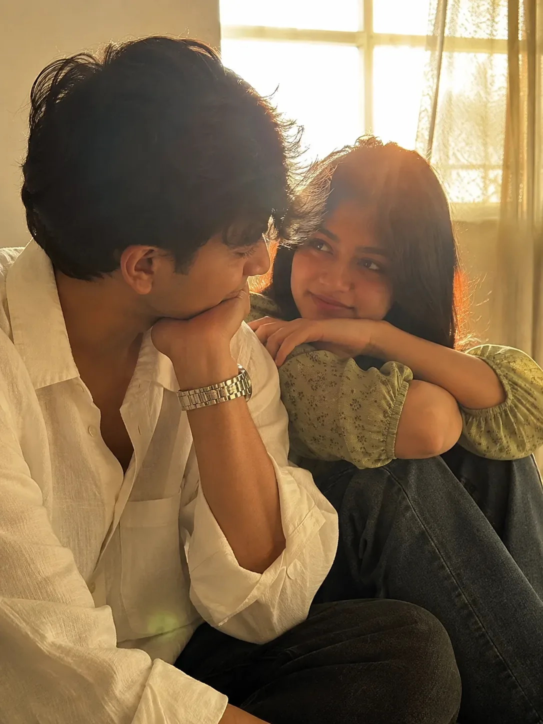 Ultra Realistic Candid Photograph Of A Young Couple AI Photo Prompt preview example result